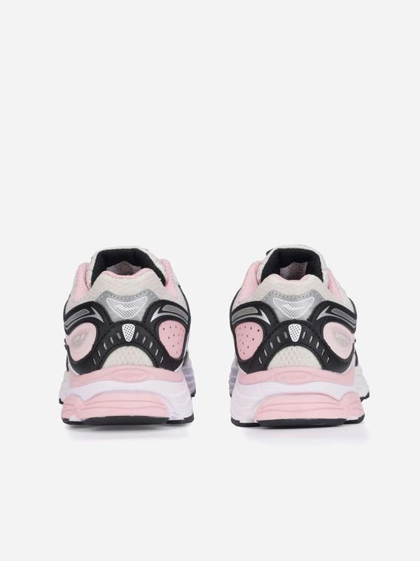 Saucony Girls OMNI 9 Trainers in Pink