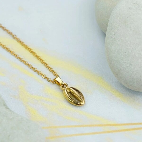 The Colourful Aura Silver Handmade Sea Shell Necklace Cowrie Charm Beach Surfing Pendant Necklace