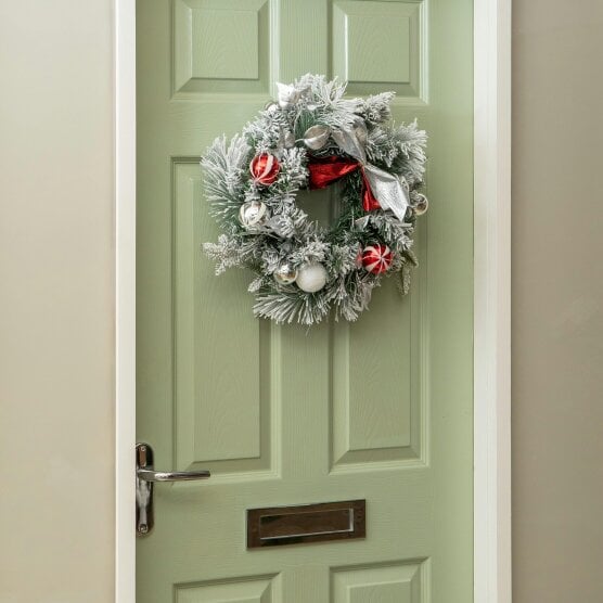 Samuel Alexander 40cm Lapland Decorated Christmas Wreath with Bow and Baubles