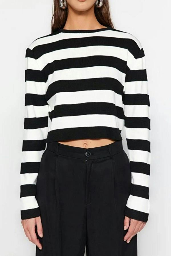 WOVCOR Crop Striped Knit Sweater