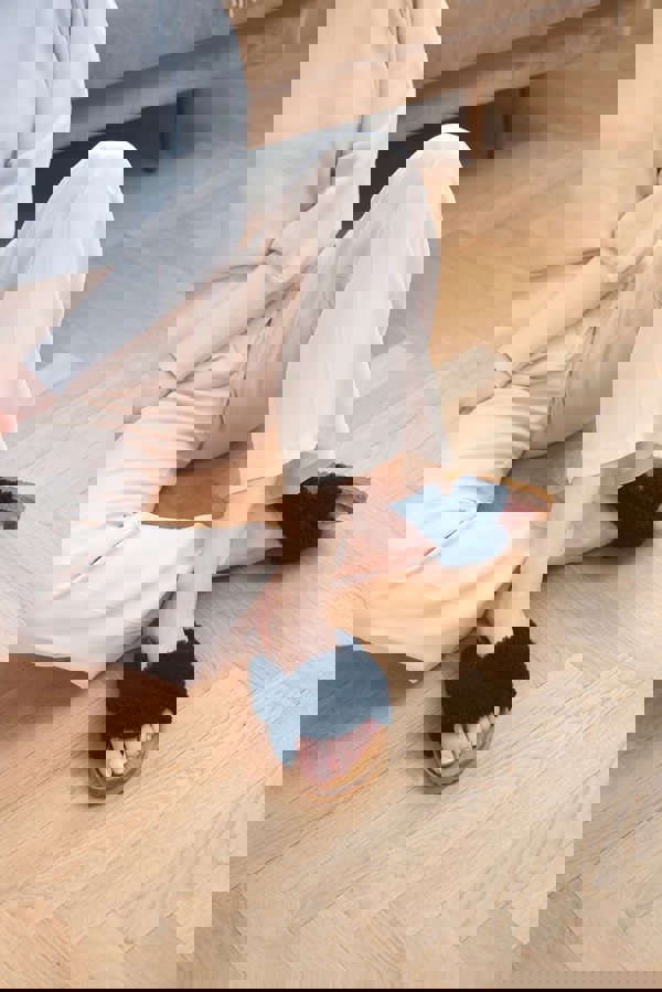 Lilly Cross Slipper Black