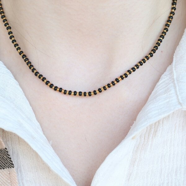 The Colourful Aura Handmade Black Gold Crystal Mangalsutra Necklace Alternating Bead Pattern