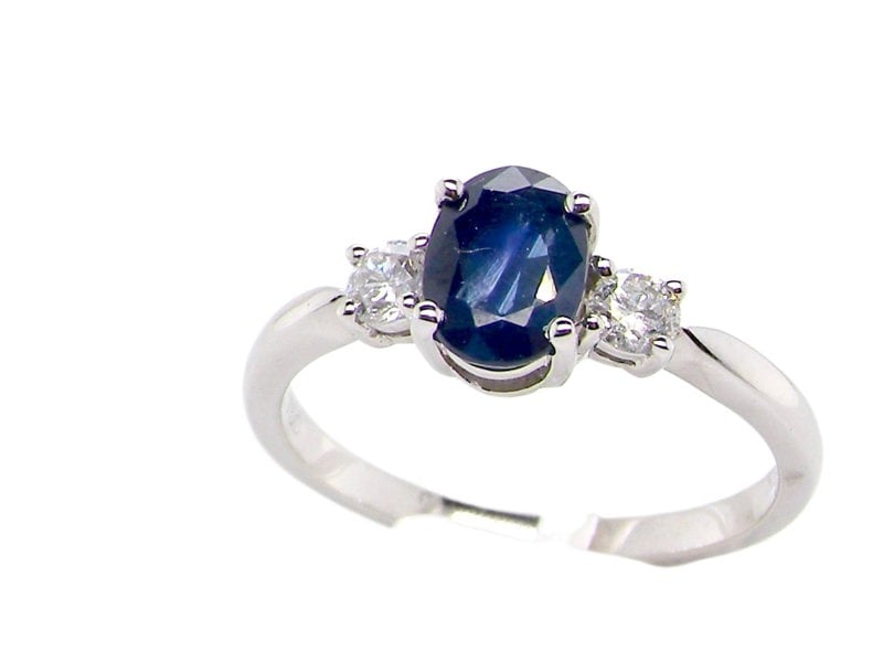 Vintage Tom A NEW 18ct white gold three stone sapphire and diamond ring