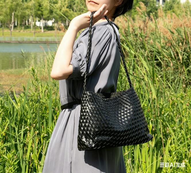 RIMINI Hand Weaving Vegan Leather Shoulder Bag 'Suzy' - Black