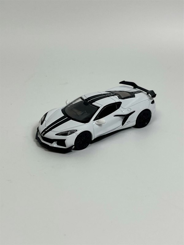 Mini GT Chevrolet Corvette Z06 2023 Arctic White LHD 1:64 Scale Mini GT MGT00677L