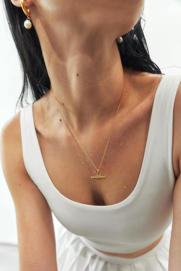 Elk & Bloom Raise The T-Bar Chunky 14K Gold Pendant Necklace