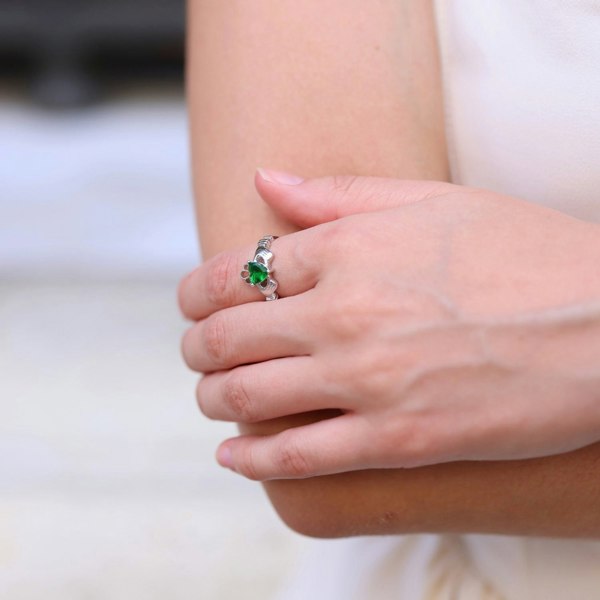 Spero London Sterling Silver Green Claddagh Ring