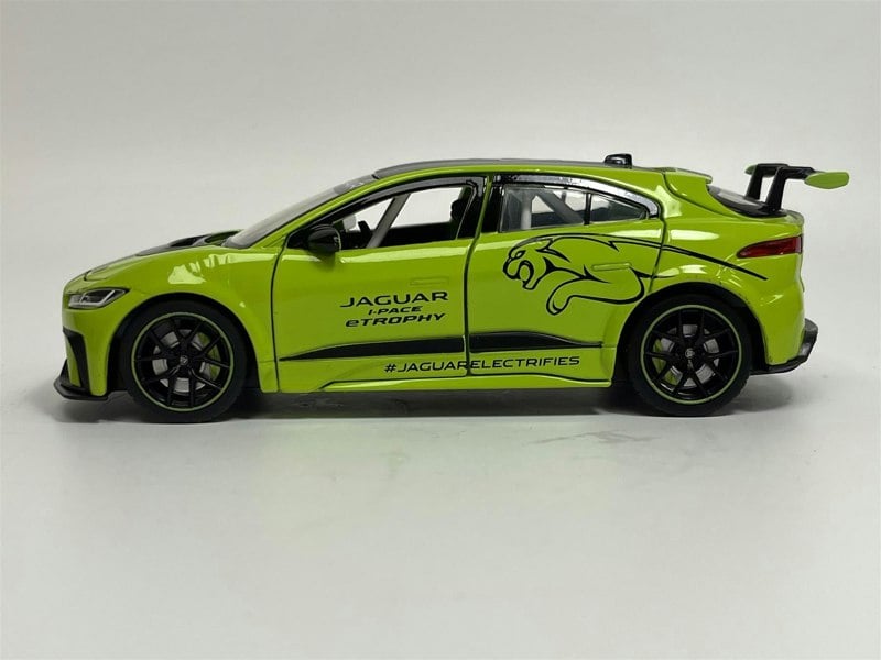 Tayumo Jaguar I pace e Trophy Light & Sound Green LHD 1:32 Scale Tayumo 32110013