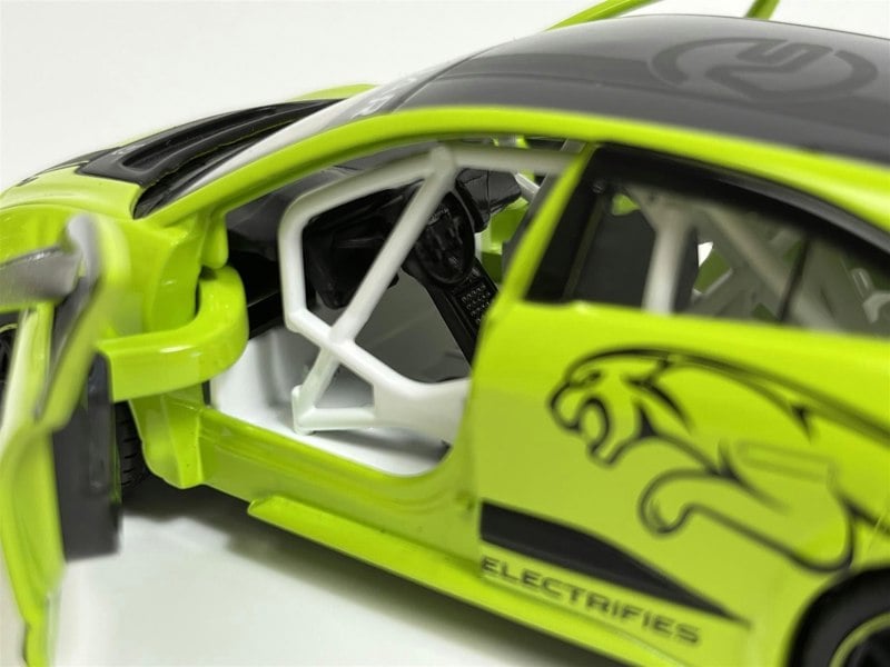 Tayumo Jaguar I Pace E Trophy LHD Green 1:36 Tayumo 36100025