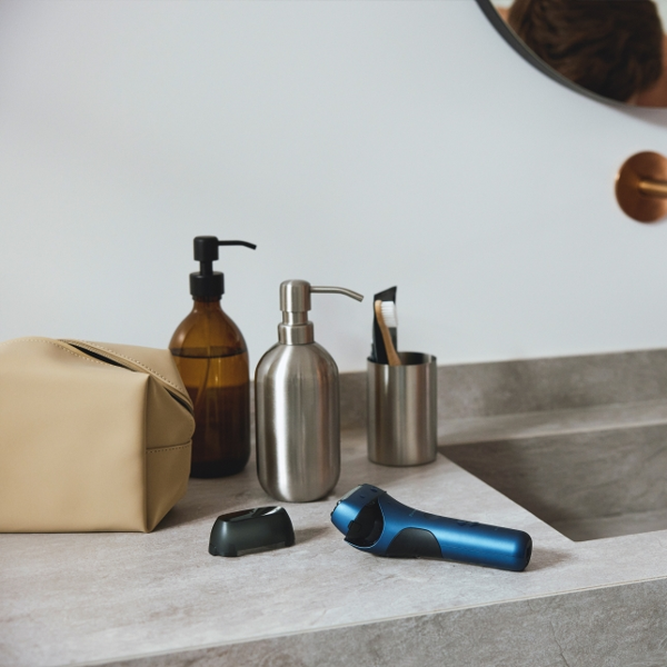 Panasonic ES-LT4B 3-Blade Wet and Dry Electric Shaver, Rechargeable, Skin Comfort Sensor, Multi-Flex 12D Head - Free Gift RRP £10!
