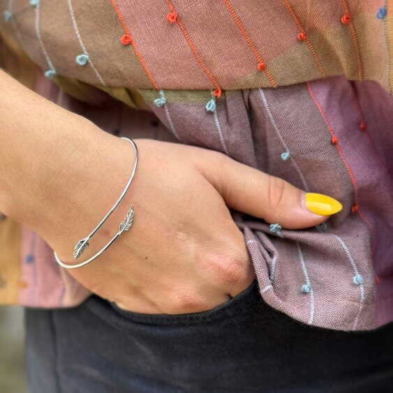 Reeves & Reeves Feather Cuff Bracelet