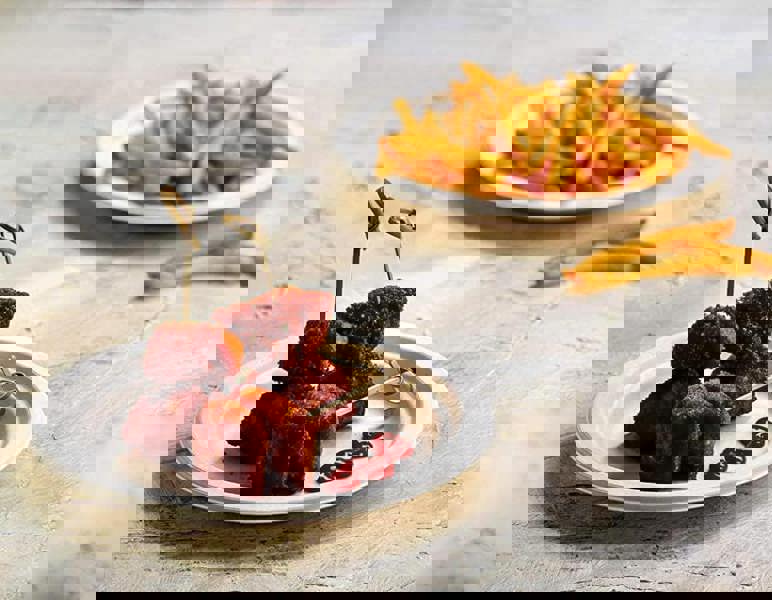 KAV 10 Inch Biodegradable Bagasse Plates - Disposable Super Rigid Sugarcane Fiber, Compostable Plates, Ideal for Parties, BBQs, Picnics, Weddings