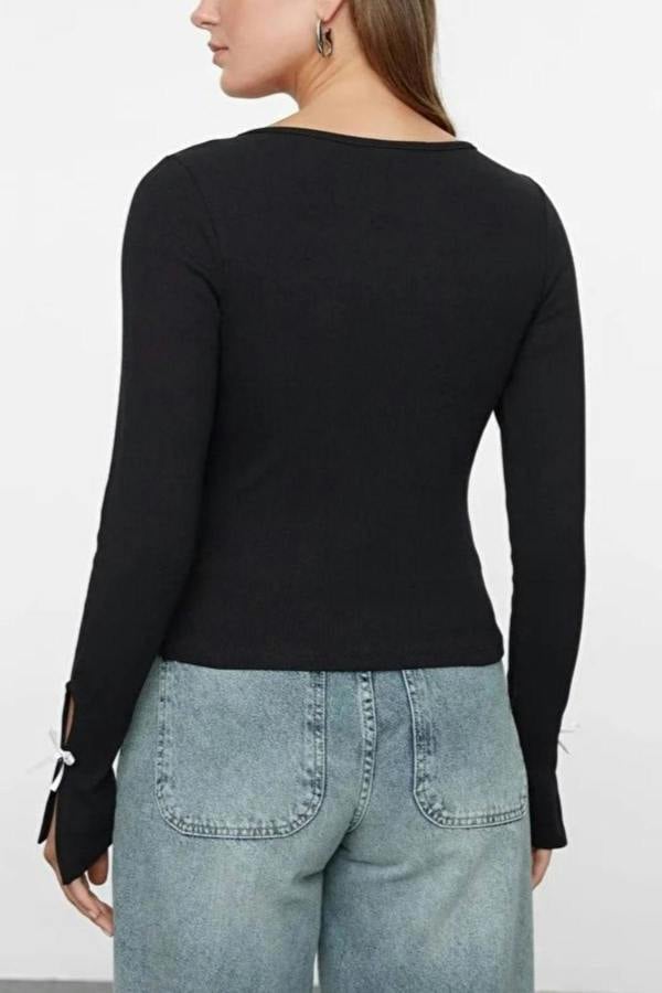 WOVCOR Crew Neck Knit Blouse with Bow and Cut Out Detailed
