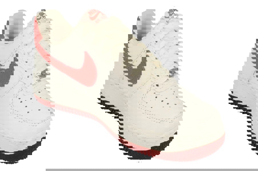 Nike Womens Air Force 1 07 Trainers Fq7626  100 - White Adobe Team Red 100 - Photo 3