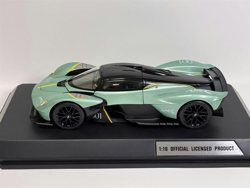 Aston Martin Valkyrie Appletree Green 1:18 Scale CMJ Diecast DC118AMVKSG