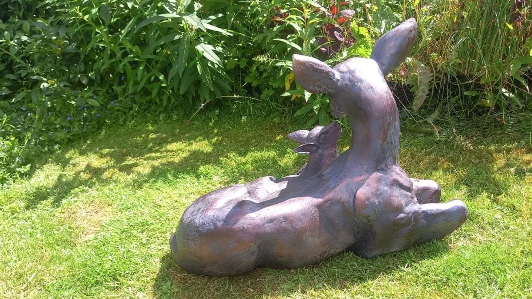 Inspirational Gifting Large Doe and Baby Fawn Garden Sculpture Deer Ornament