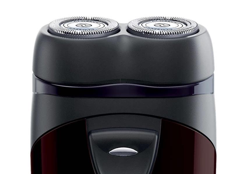 Philips PQ206 Battery Powered Dry Electric Shaver – with Free Gift RRP £5