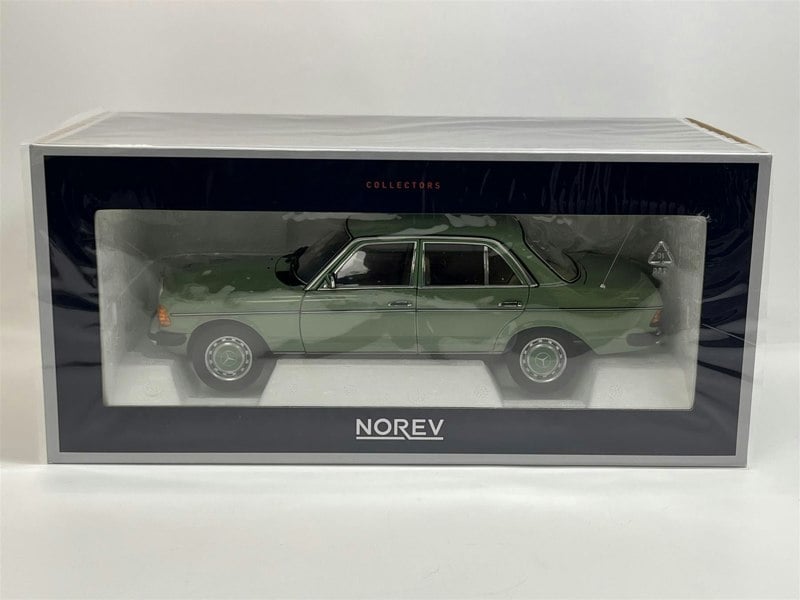 Norev Mercedes Benz 200 Green 1982 1:18 Scale Norev 183796