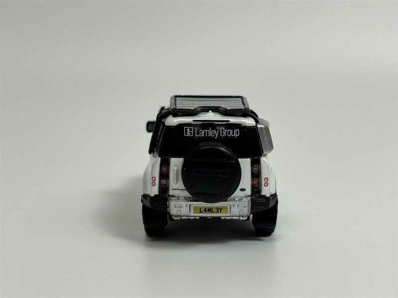 Tarmac Land Rover Defender 90 White Metallic 1:64 Scale Tarmac Works T64G019WH