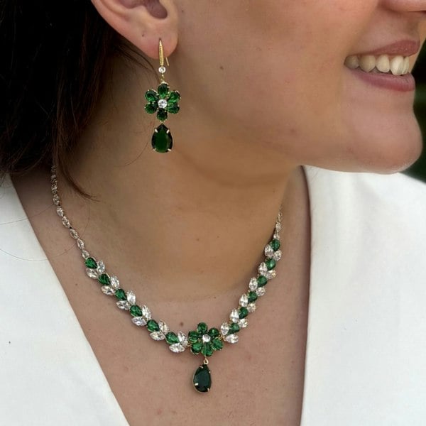 Green Crystal Flower Necklace, Green Crystal Necklace, Statement Necklace, Green Flower Necklace, Flower Necklace, Green Necklace