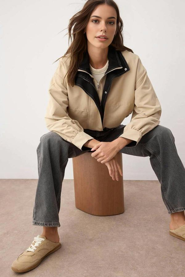 WOVCOR Slim Jacket with Contrast Color Detail on the Collar
