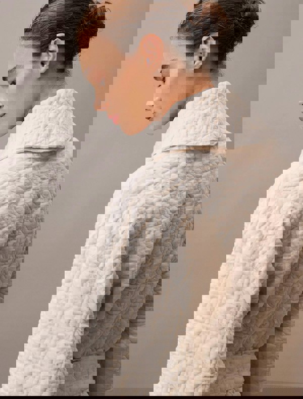 Calvin Klein MODERN TERRY QUILTED Womens Bathrobe Ivory