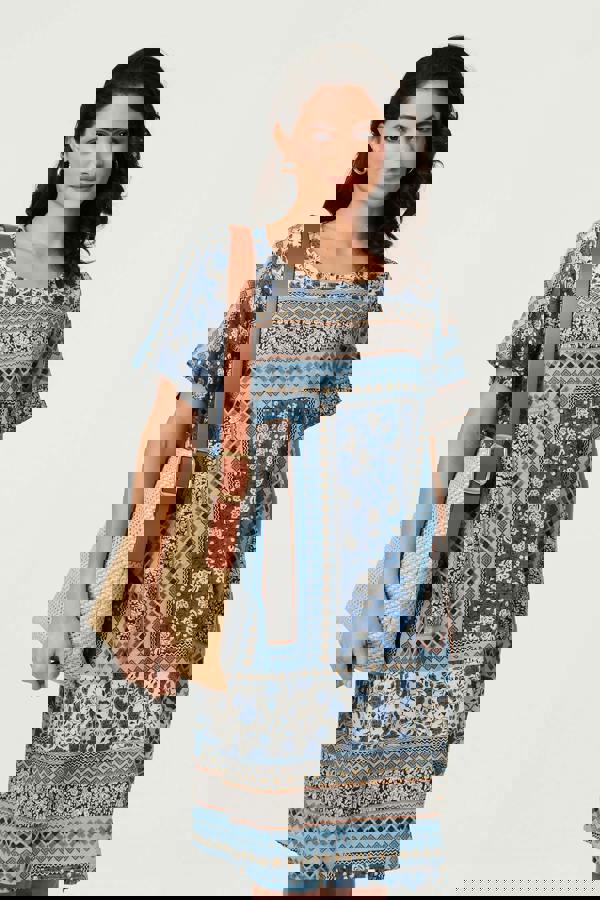 Blue | Mosaic Print Short Sleeve Shift Dress : Model is 5'8"/172 cm and wears UK8/EU36/US4/AUS8