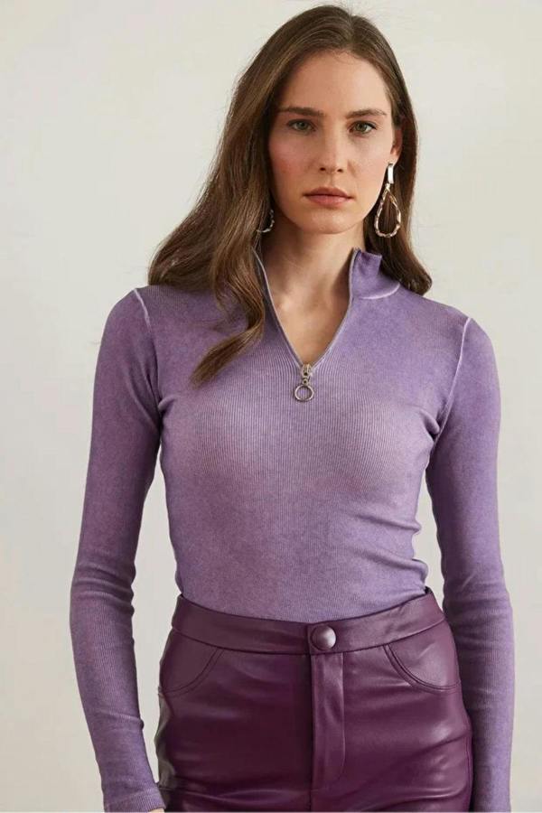 Hoxton Gal Zippered Turtleneck Stretch Blouse