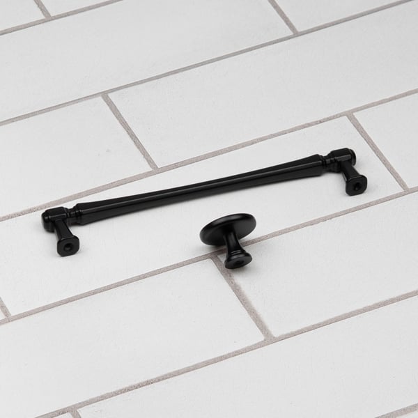 Handle & Home Matt Black Handle and Coordinating Knob