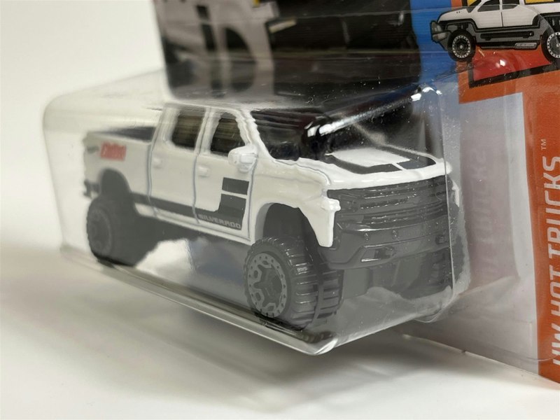 Hot Wheels 2019 Chevy Silverado Trail Boss LT HW Hot Trucks 1:64 GHC37D521 B5