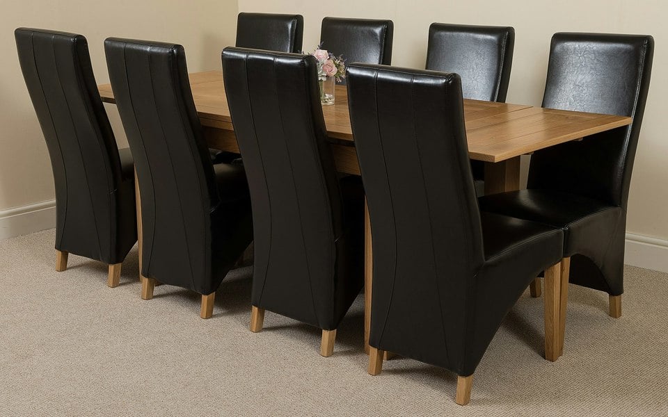 That's Furniture Richmond Medium Oak Extendable Dining Table with Lola Leather Chairs