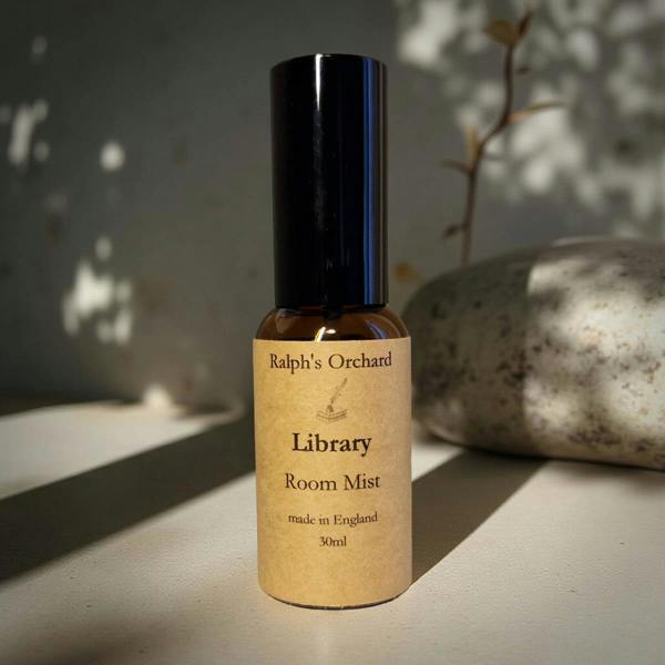 Ralph’s Orchard Elegant Wooden Fragrance Diffuser with Fragrance Oil - Vintage Bookshop (Sandalwood)