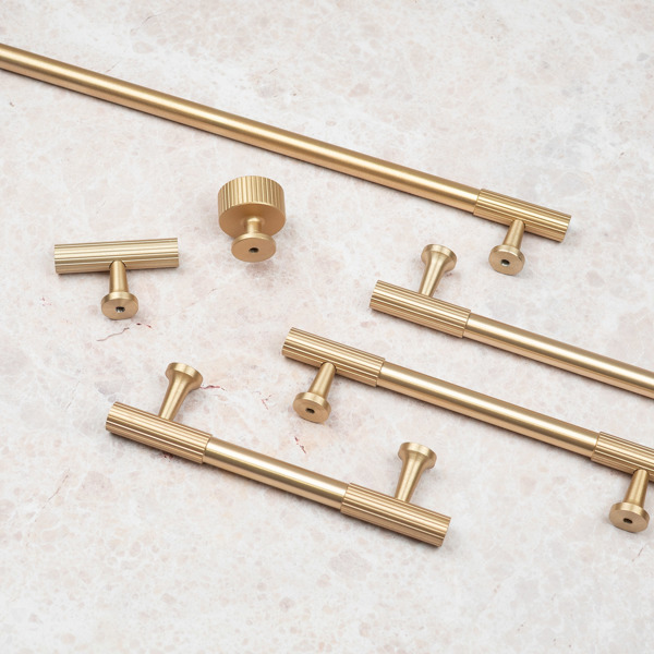 Handle & Home Brushed Brass Reeded Knob/Handles