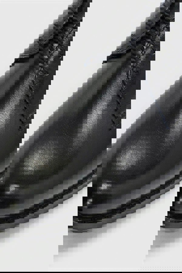 House of Cavani Taylor Black Shoe