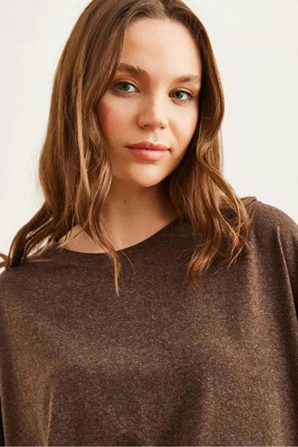 Hoxton Gal Crew Neck Batwing Wool Sweater