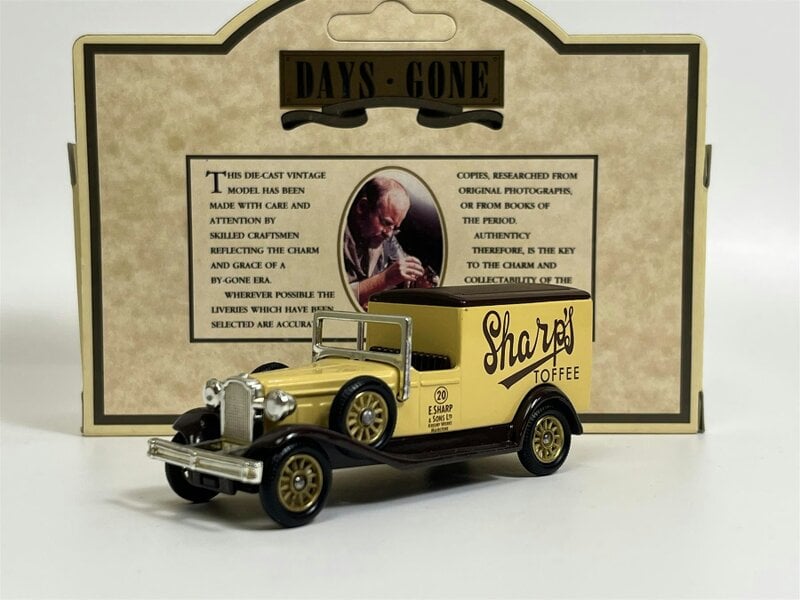 MCSlots Packard Town Van Sharps Toffee Days Gone Lledo 22011D B3