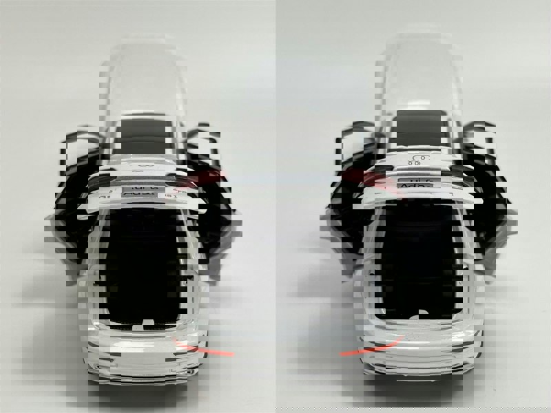 Tayumo Audi Q5 White LHD Light and Sound 1:32 Scale - 32140023