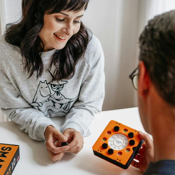 IDEAL Smart 10 Family Trivia Game