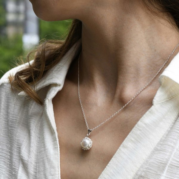 Aelita Jewellery Hand Crocheted Fine Silver Round Pendant With Large Freshwater Cultured Pearl