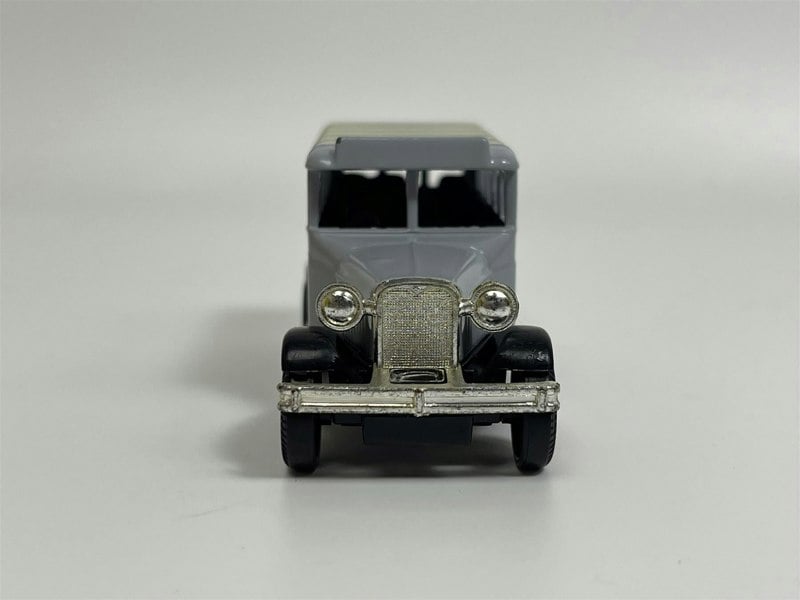 Corgi Bedford BEA Van The Village Collection Cameo From Corgi CAM8D S4