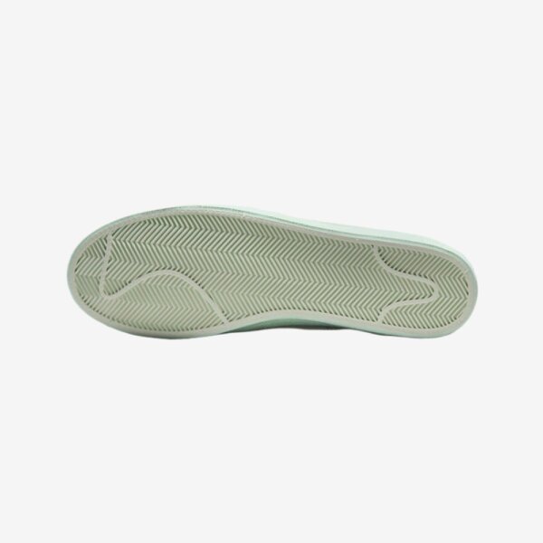 Nike HM9431-300 Sneakers   in  Green