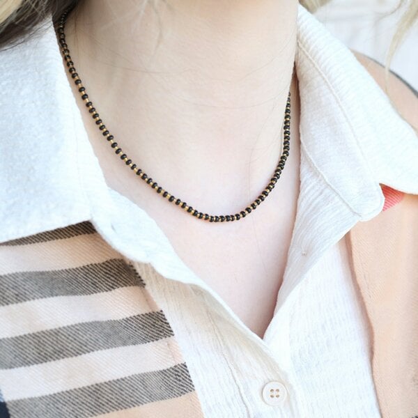 The Colourful Aura Handmade Black Gold Crystal Mangalsutra Necklace Alternating Bead Pattern