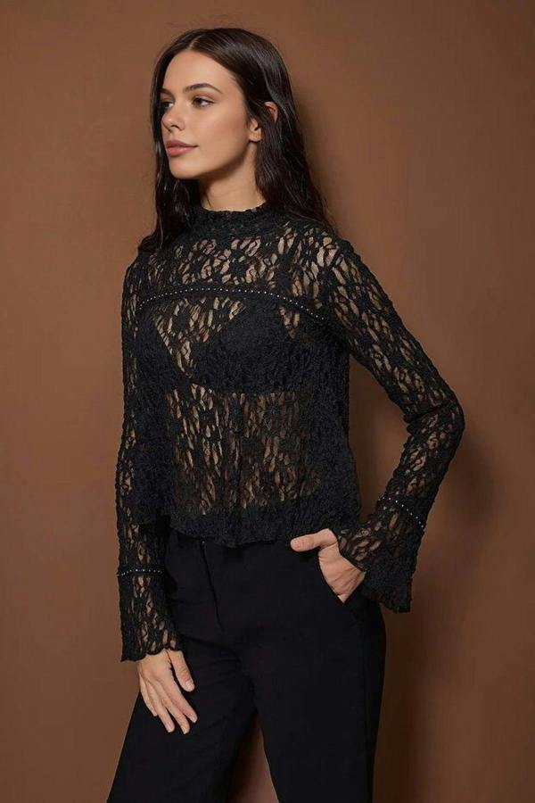 WOVCOR Regular Lace Stretch Knit Blouse with Accessory Details