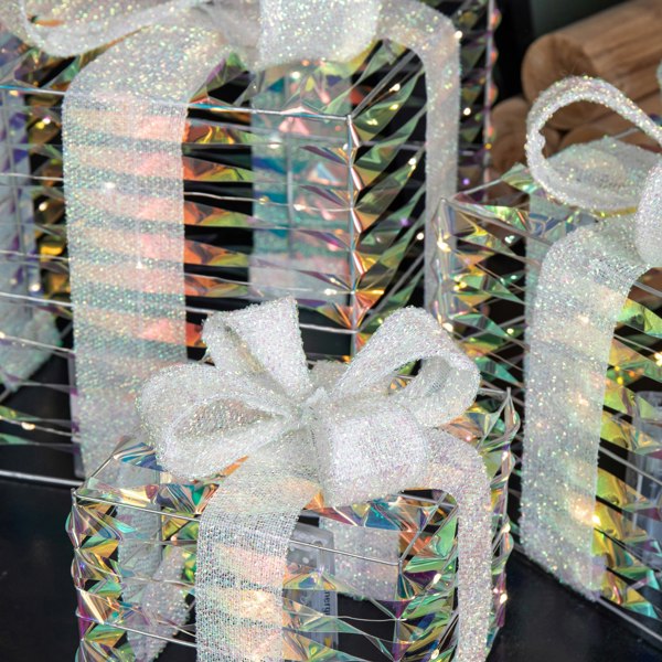 Samuel Alexander 30cm Set of 3 Battery Operated Light up Star Shimmer Christmas Parcels with 90 Warm White LEDs