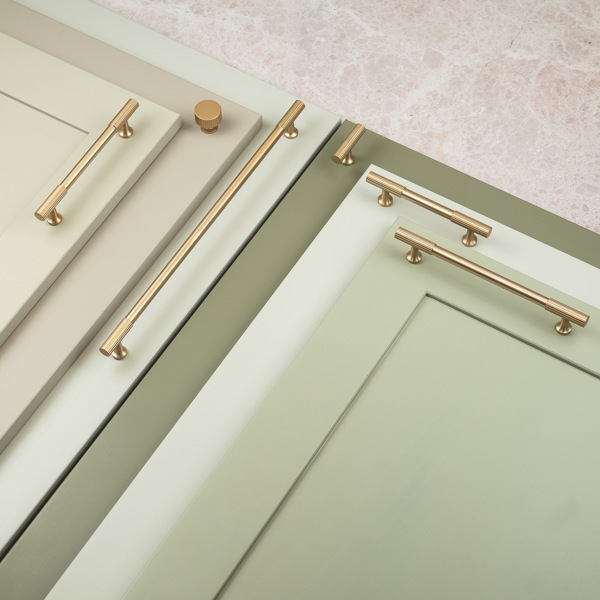 Handle & Home Brushed Brass Reeded Knob/Handles