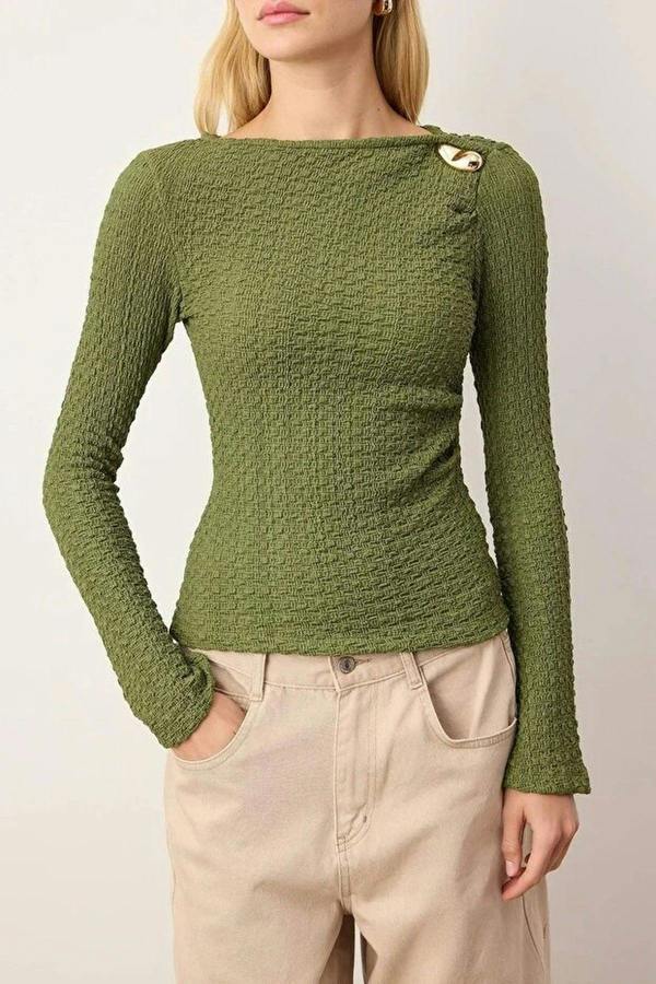 WOVCOR Textured Long Sleeve Knit Blouse with Accessory Detail