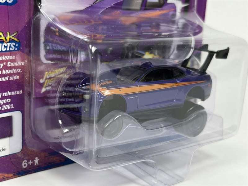 Johnny Lightning 2011 Chevy Camaro Zinger Grape Sparkle 1:64 Scale JLSF024B