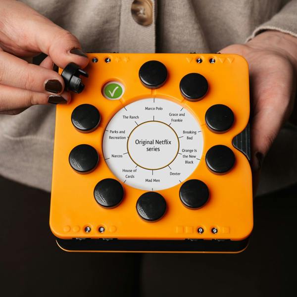IDEAL Smart 10 Family Trivia Game