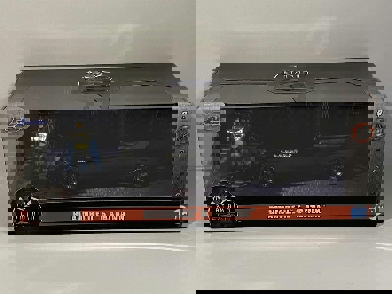 batman animated batmobile with figure 1:32 scale jada 31705