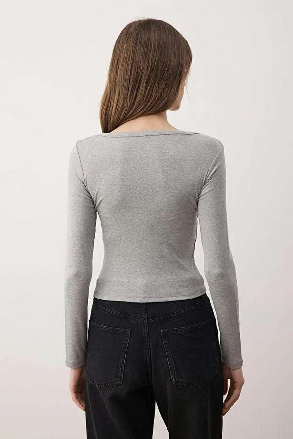 WOVCOR Full Front Snap Fitted Knit Blouse